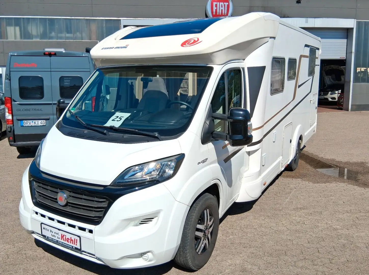 Euramobil Profila T 725 QB - Queensbett/Solar/WR/2xTV Blanc - 1
