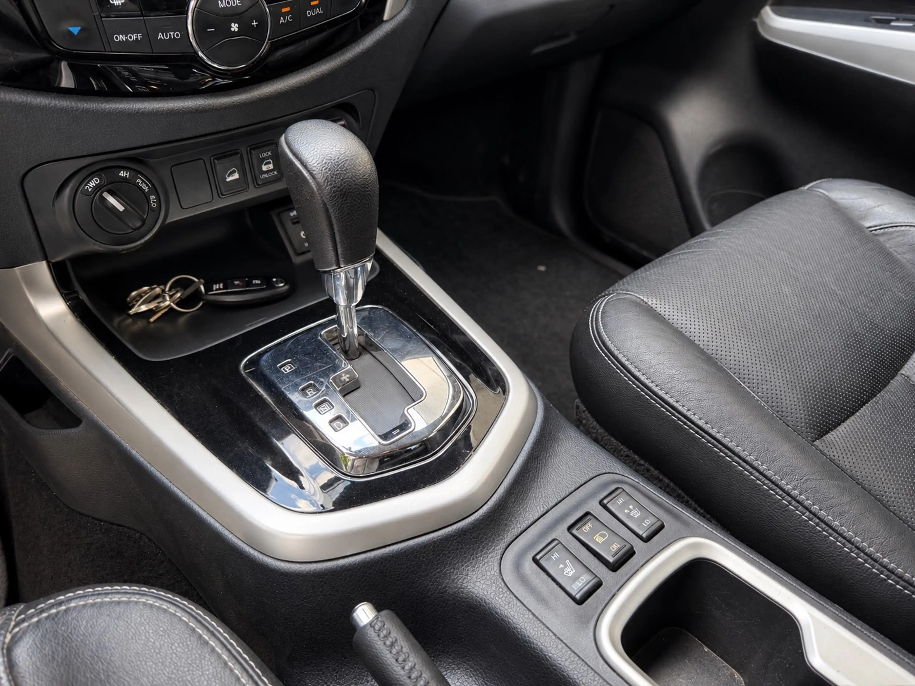 Nissan Navara 2.5 dCi 4x4 Business DPF — photo 14
