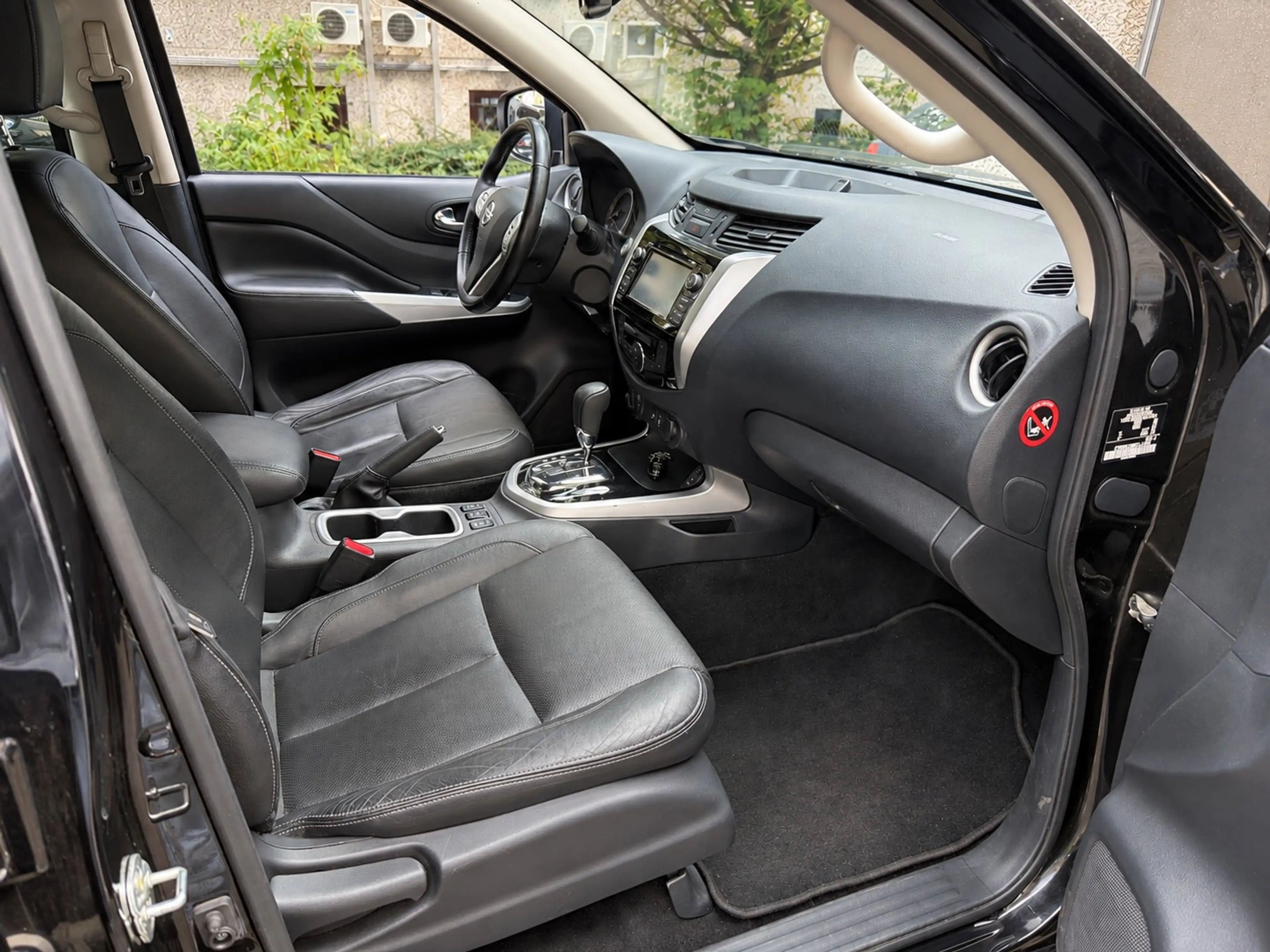 Nissan Navara 2.5 dCi 4x4 Business DPF — photo 15