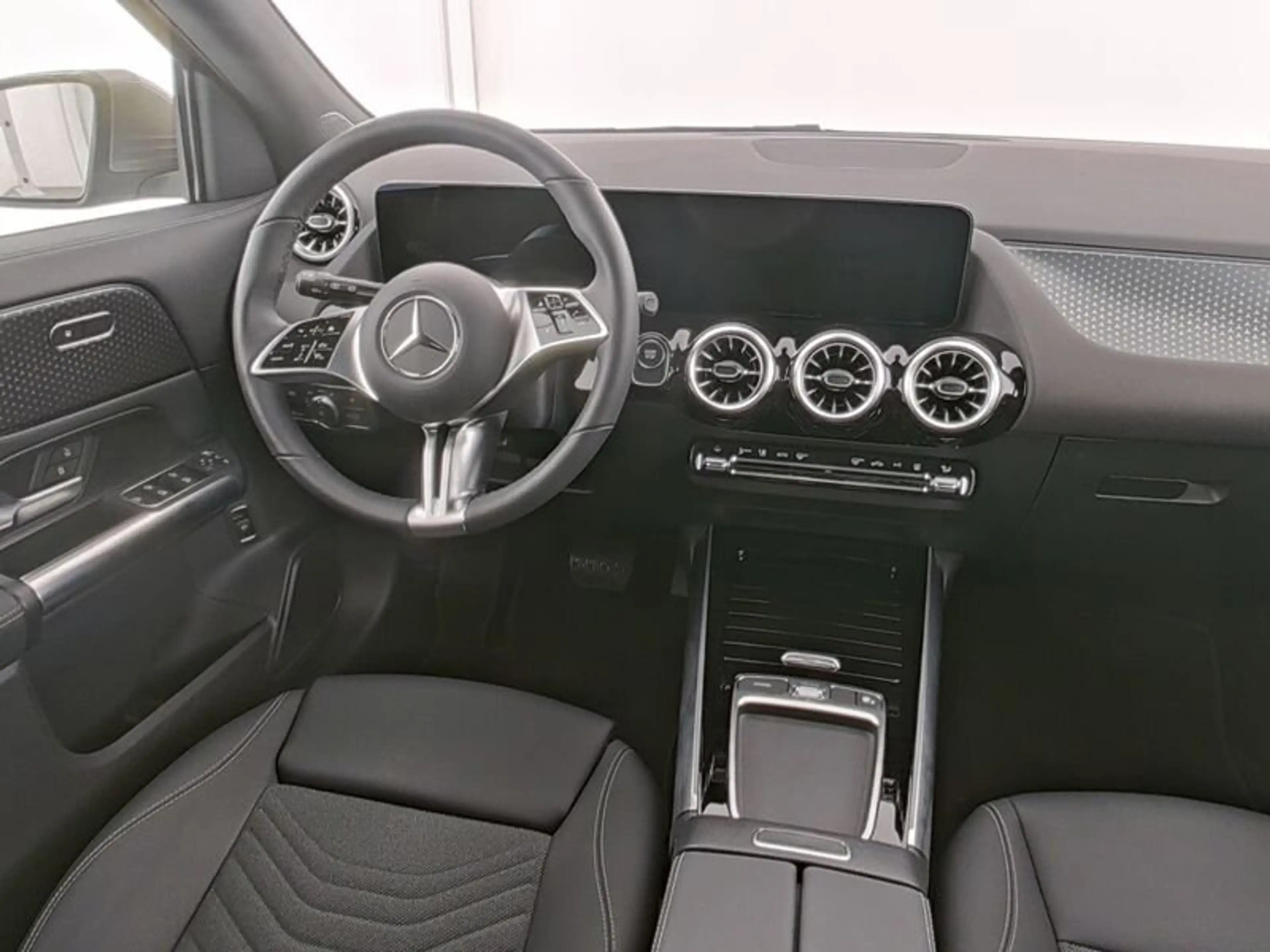 Mercedes-Benz EQA 300 EQA 300 4-M ADVANCED*AHK*SMARTPHONE INTEGRATION* — photo 7