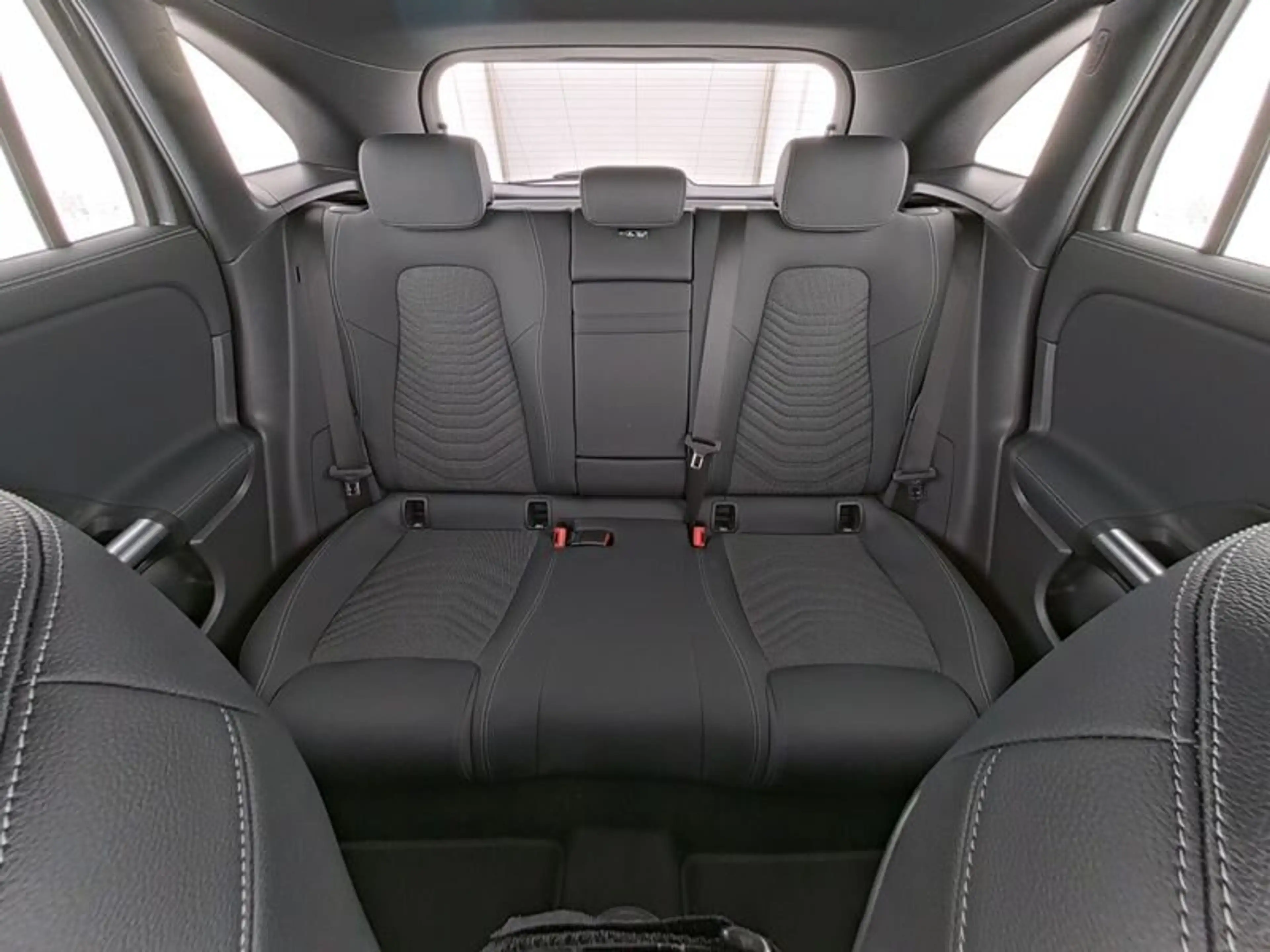 Mercedes-Benz EQA 300 EQA 300 4-M ADVANCED*AHK*SMARTPHONE INTEGRATION* — photo 9