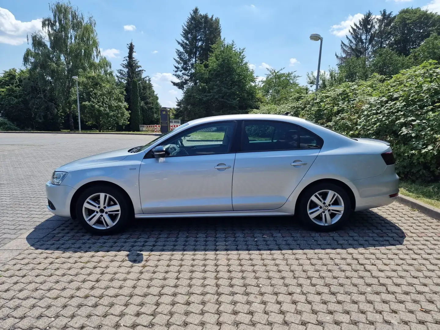 Volkswagen Jetta 1.2 TSI Trendline - 1