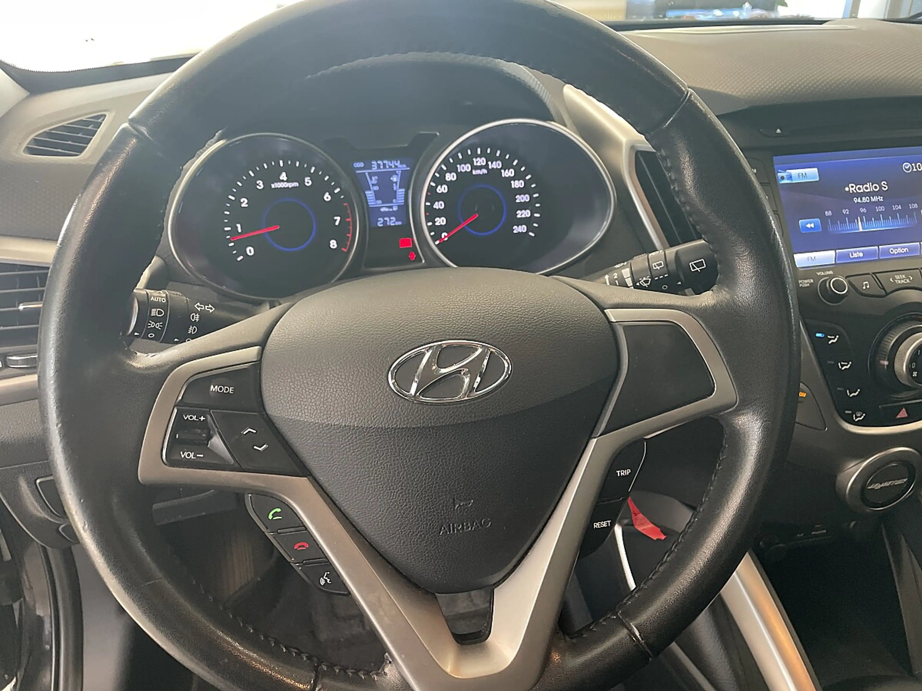 Hyundai VELOSTER Veloster 1,6 GDI — photo 8