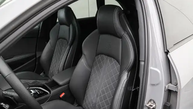 Audi A4 view 9