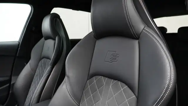 Audi A4 view 24
