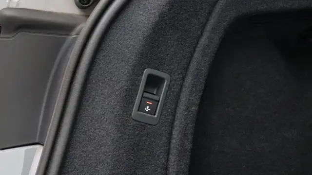 Audi A4 view 23