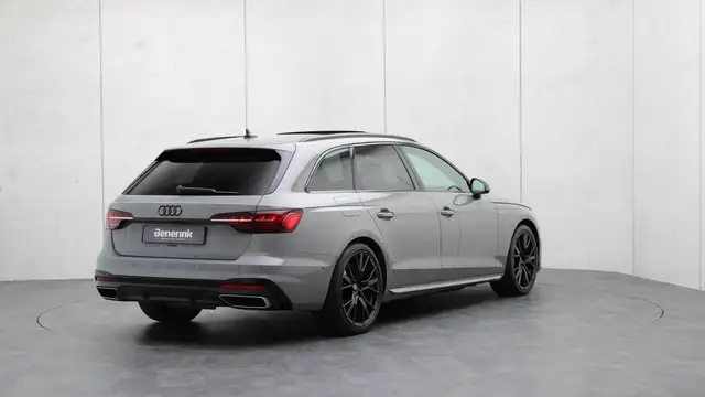 Audi A4 view 4
