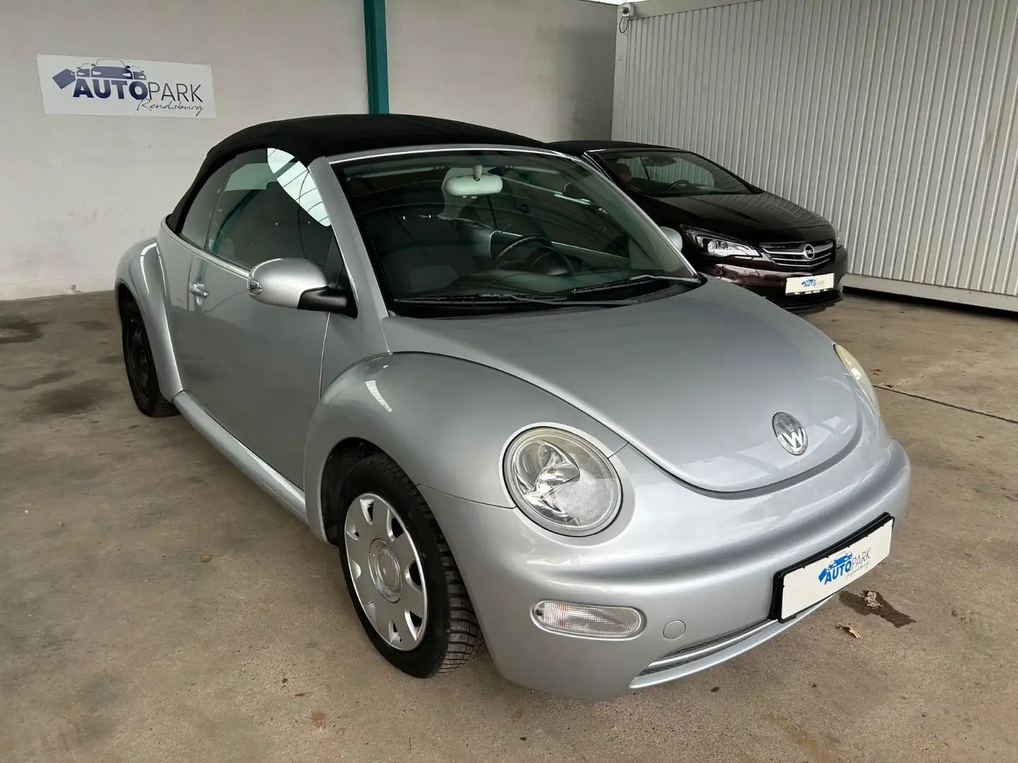 Volkswagen New Beetle Cabriolet 1.4 Highline Silber - 2