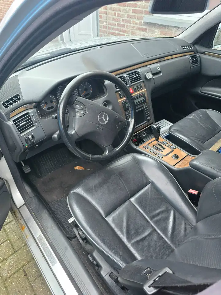 Mercedes-Benz E 220 CDI Avantgarde, foto 5