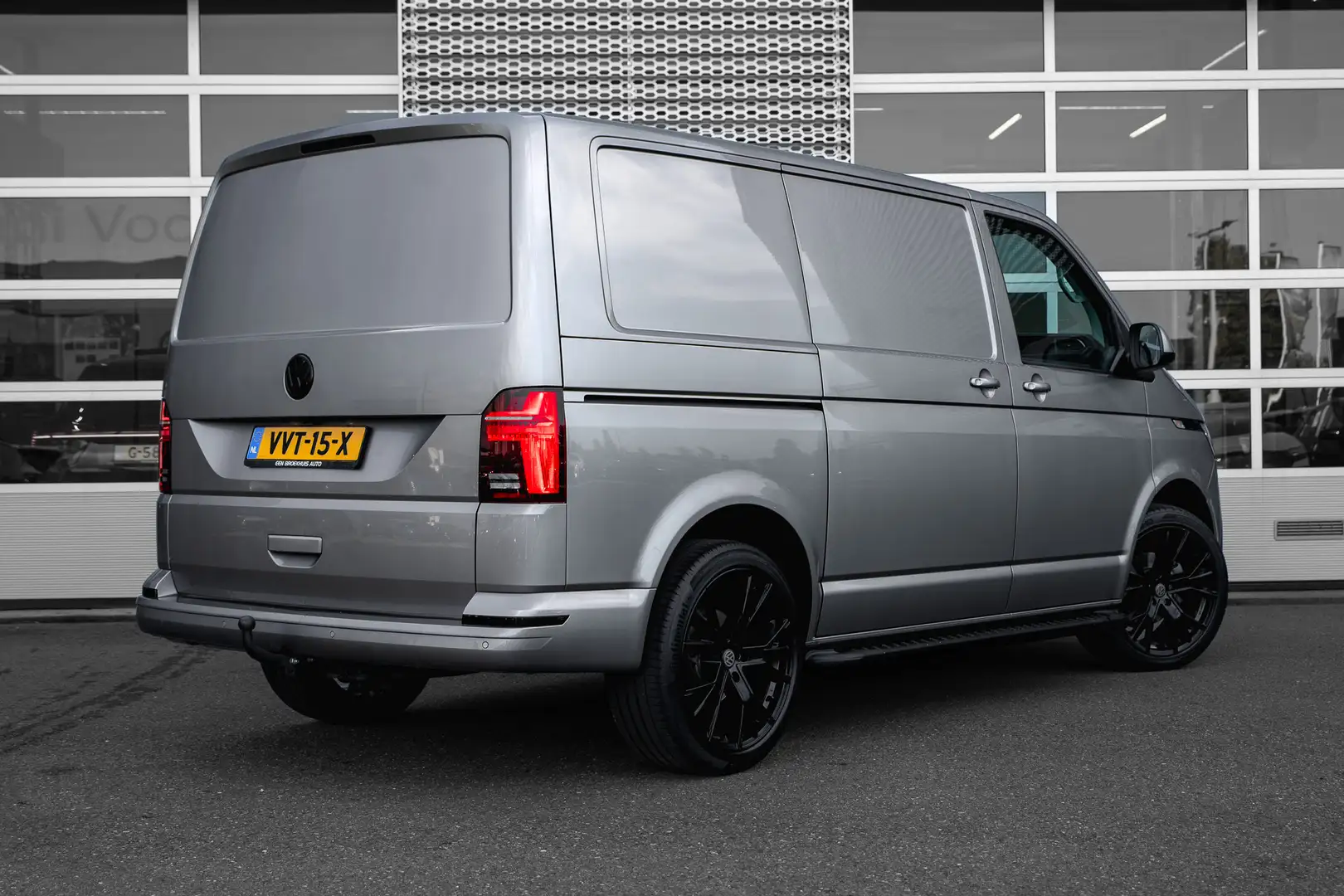 Volkswagen Transporter 2.0 TDI L1H1 28 Bulli | Bulli | 75-Edition | Leder Bruin - 2