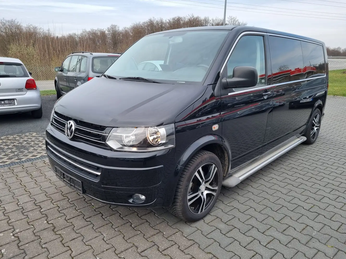 Volkswagen T5 Kombi Kombi lang "mit Umbau" Negro - 1