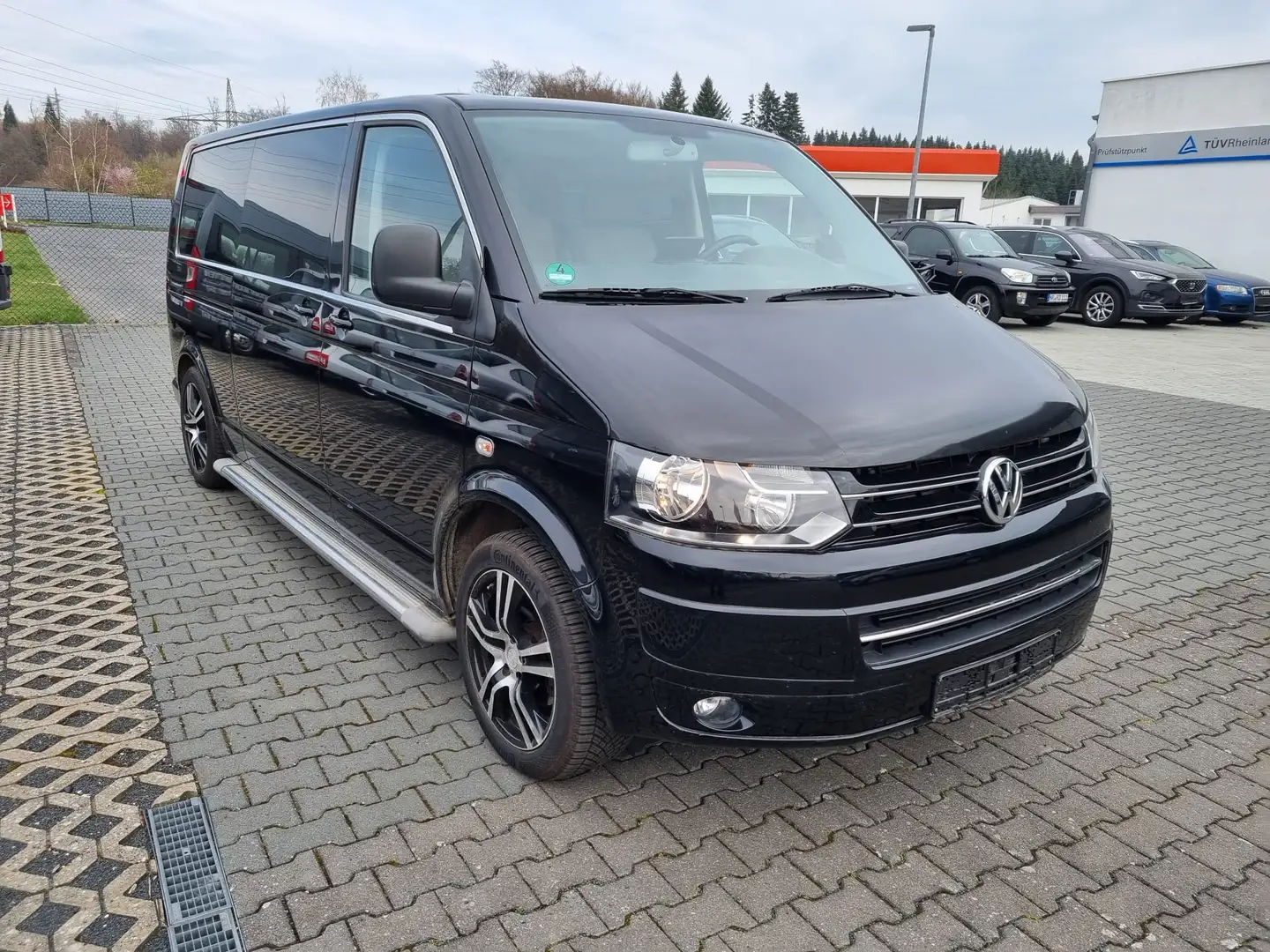 Volkswagen T5 Kombi Kombi lang "mit Umbau" Negro - 2