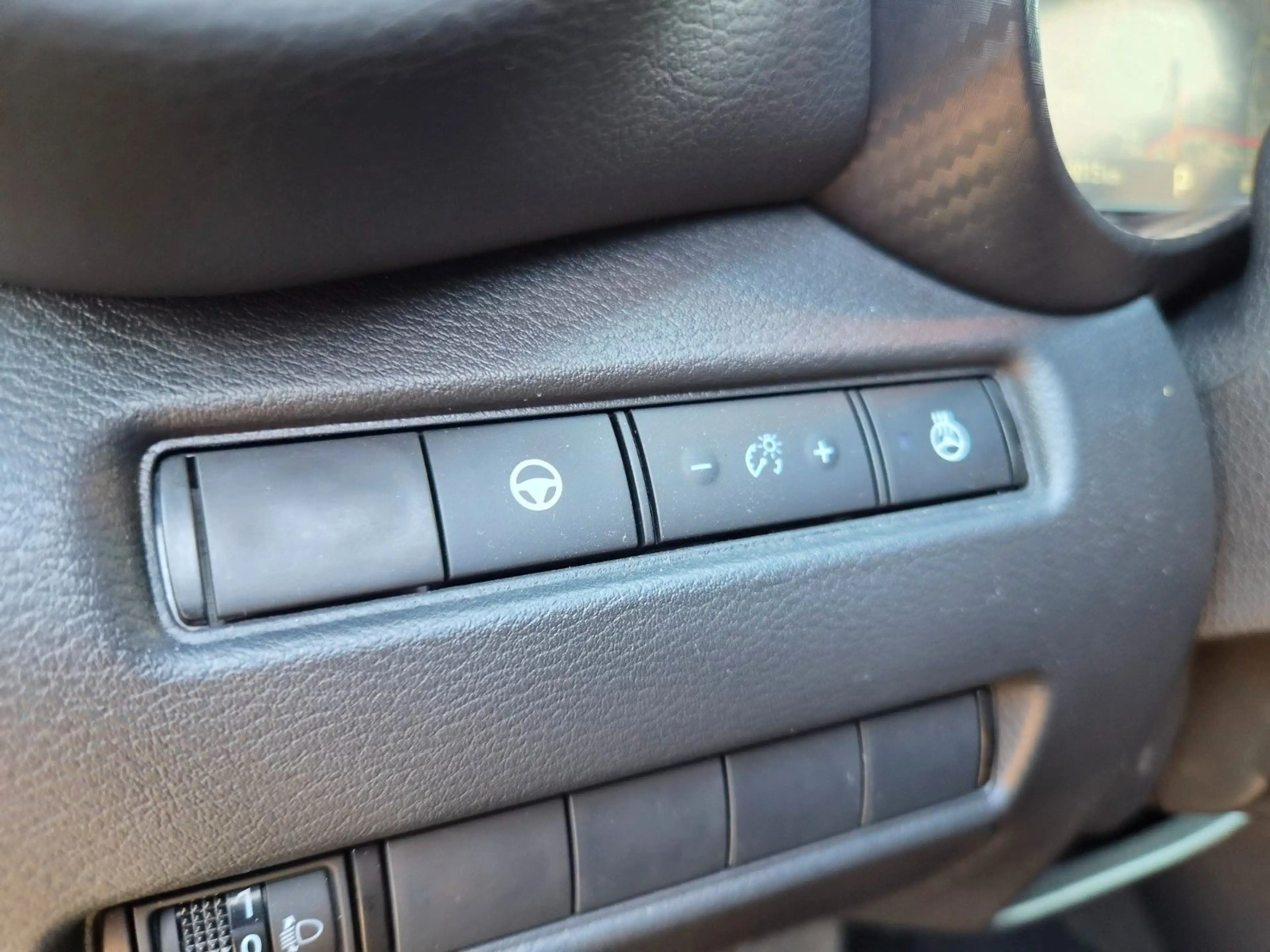 Nissan Juke Hybrid Tekna/Navi/Kamera/LEDs/Bose/Leder — photo 40