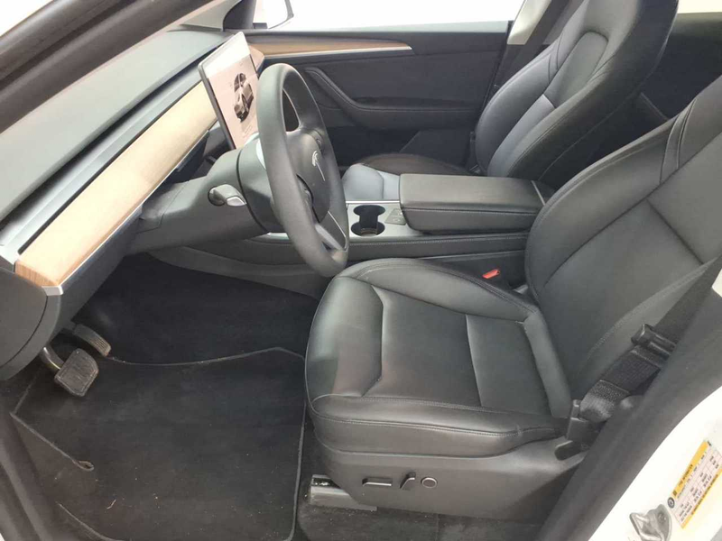 Tesla Model Y Long Range Dual Motor AWD — photo 7