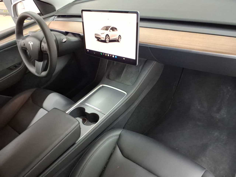 Tesla Model Y Long Range Dual Motor AWD — photo 9
