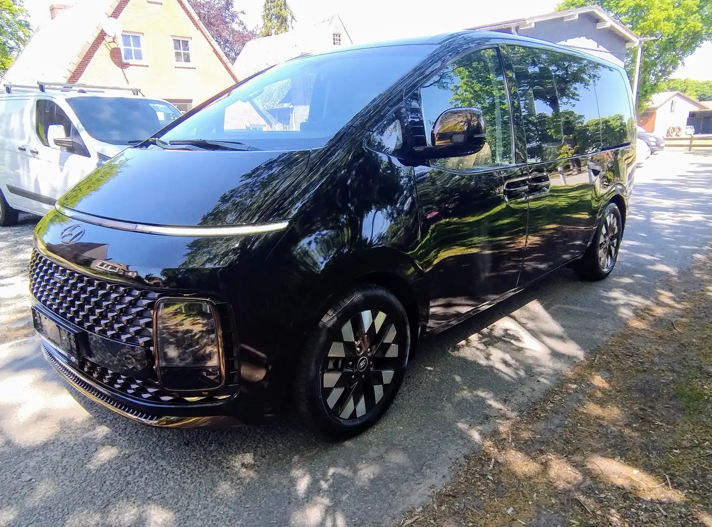 Hyundai STARIA 2.2 CRDi Signature,AHK,SoDach,Leder,LED,1.Hd Negru - 2