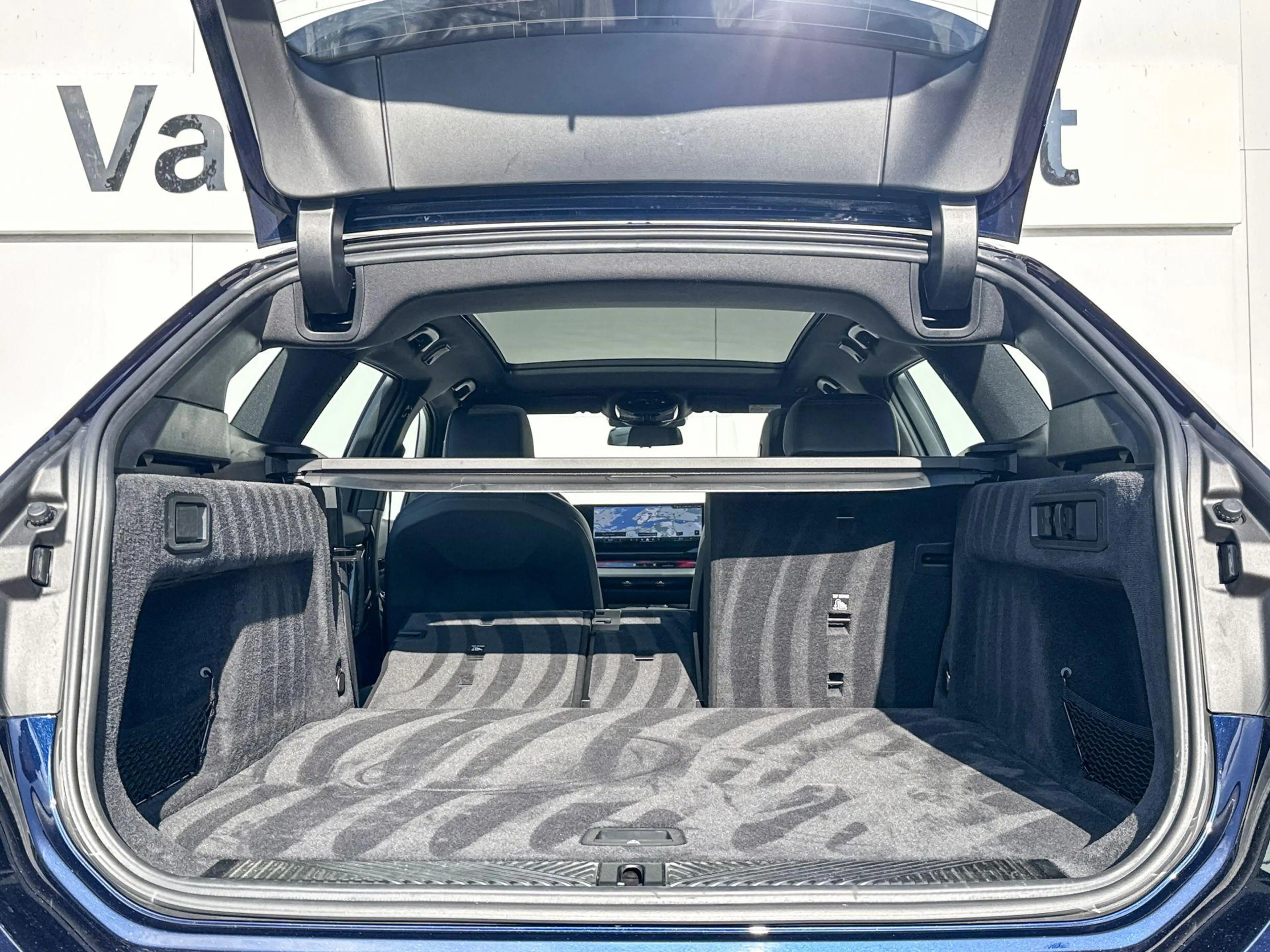 BMW 550 5 Serie Touring 550e xDrive — photo 11