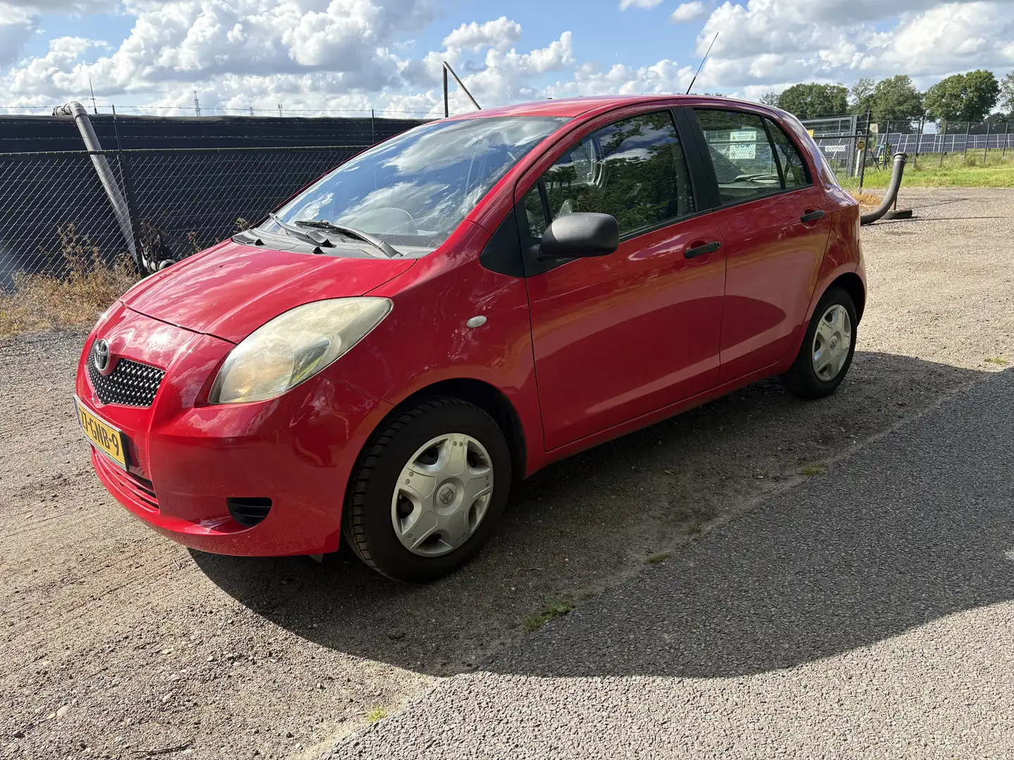 Toyota Yaris 1.0 VVTi + Roşu - 2