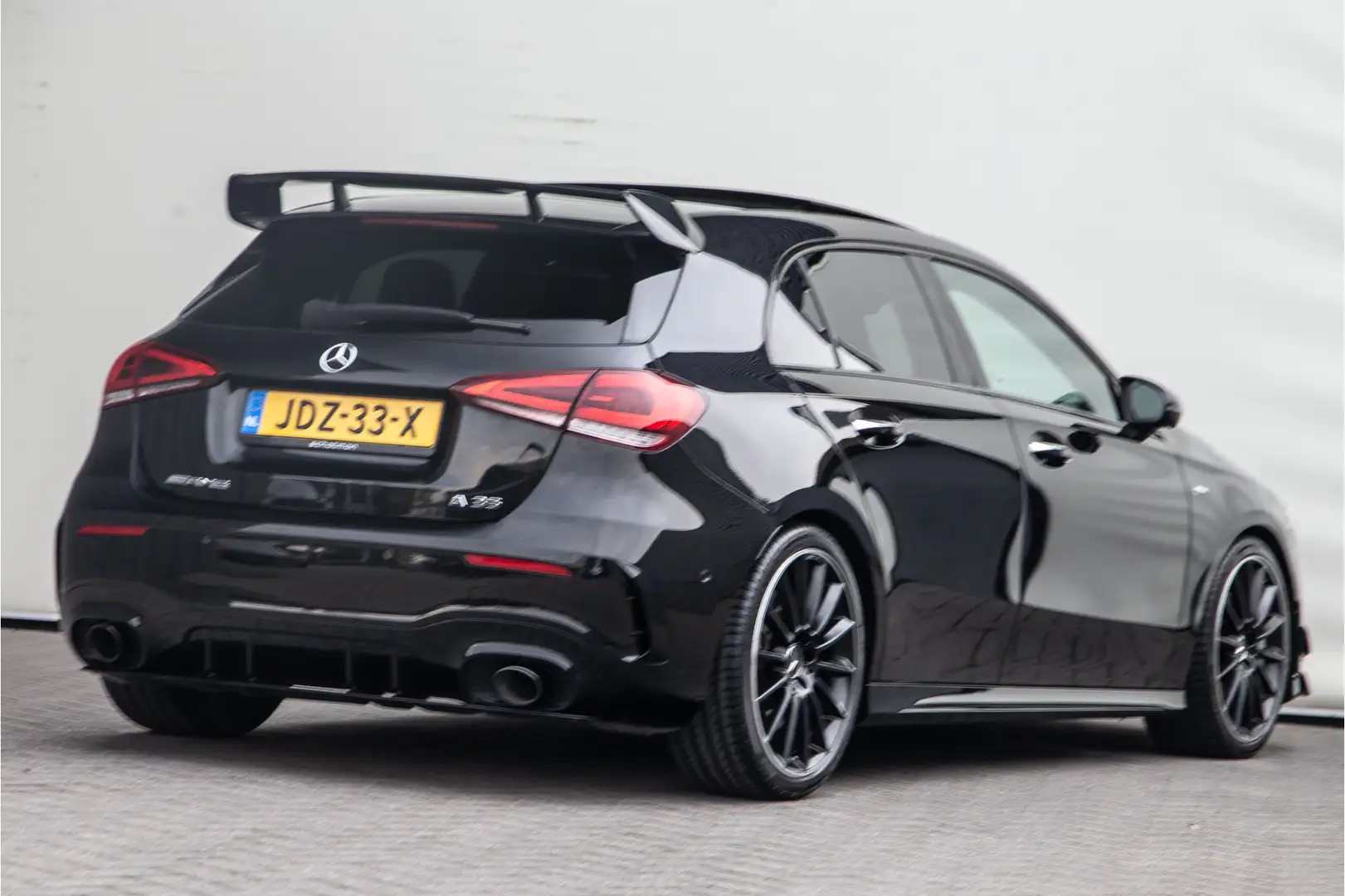 Mercedes-Benz A 35 AMG 4MATIC Premium Plus, Pano, Performance Seats, Aero Noir - 2