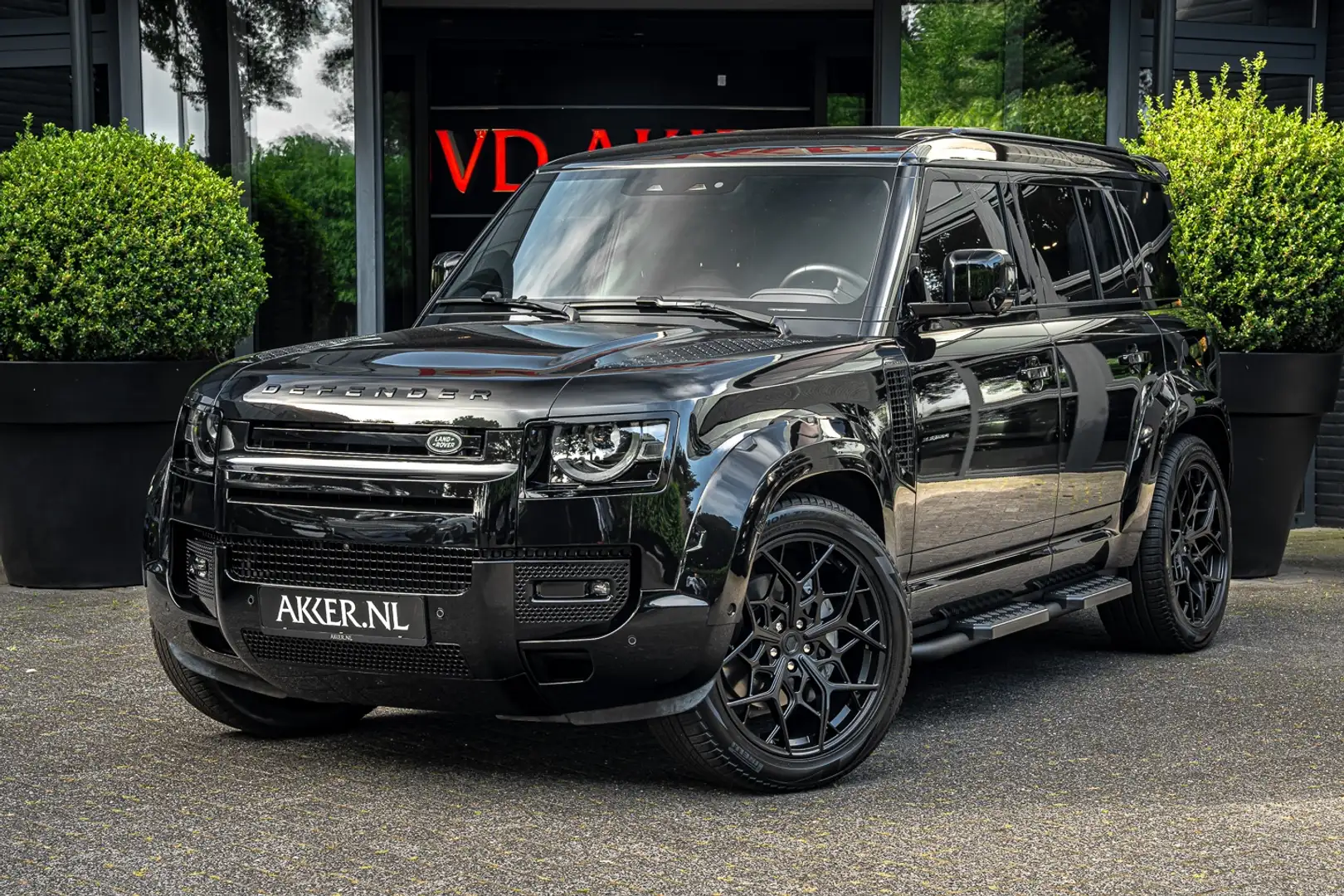Land Rover Defender LANDROVER 110 P400e SE URBAN Black Pack | Trekhaak Zwart - 1