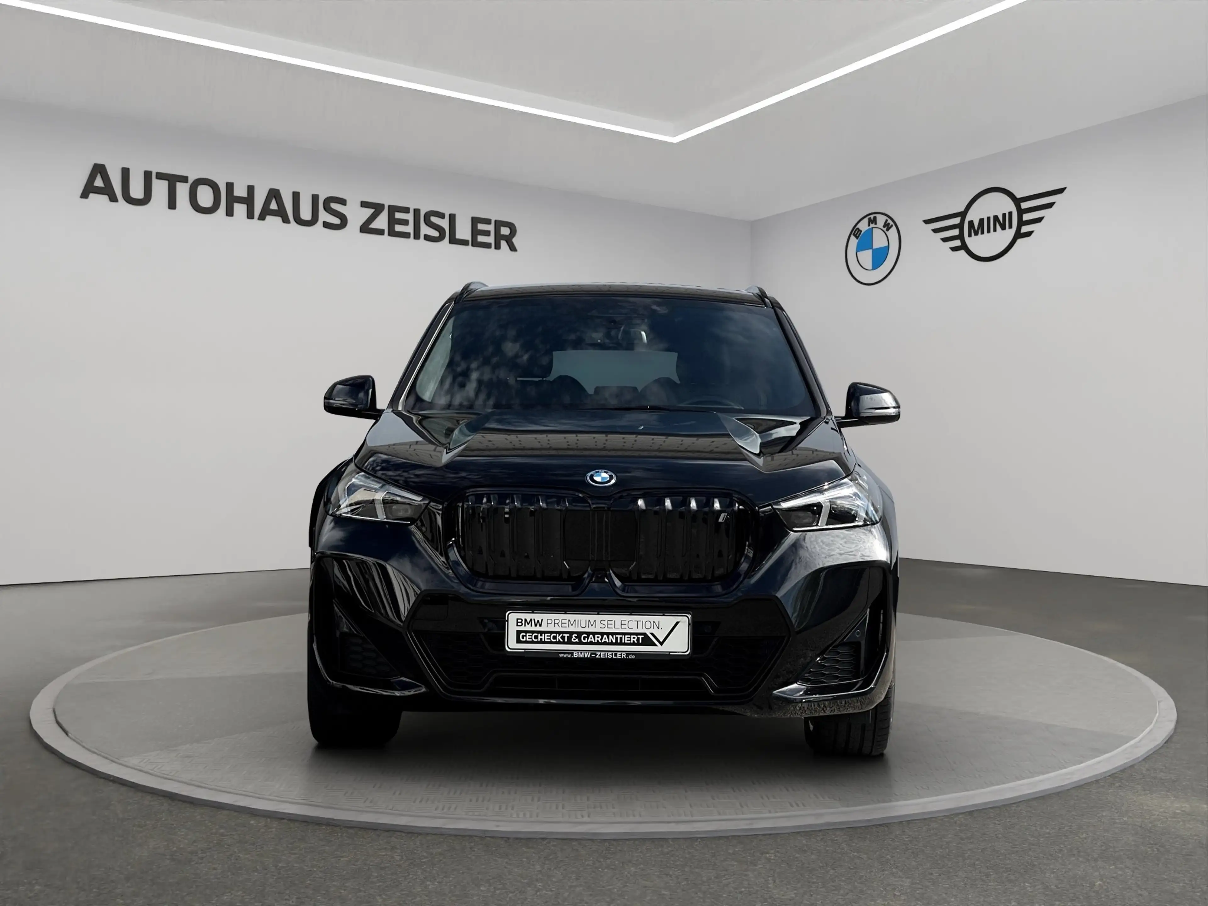 BMW iX1 xDrive30 — photo 5