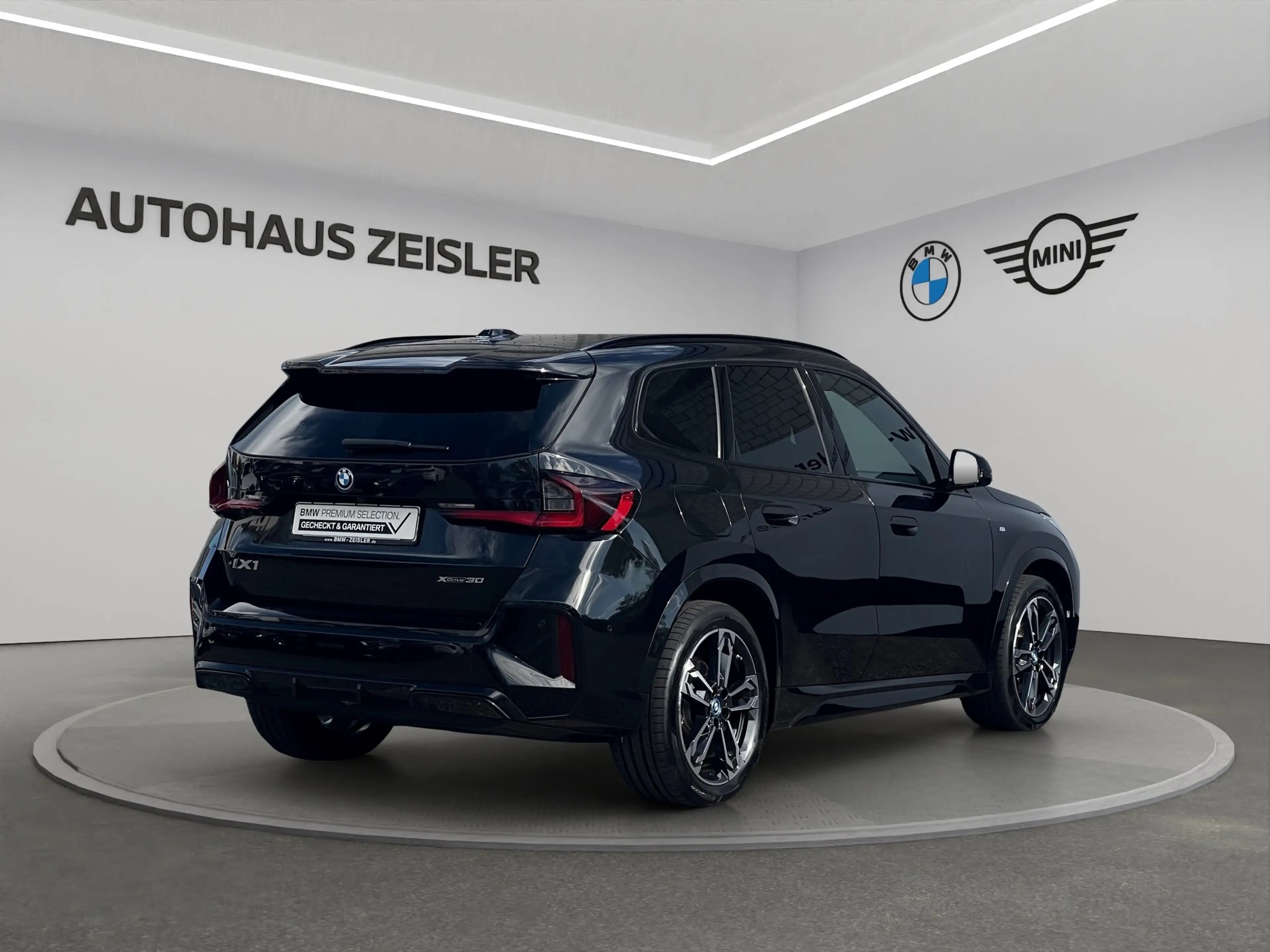 BMW iX1 xDrive30 — photo 2