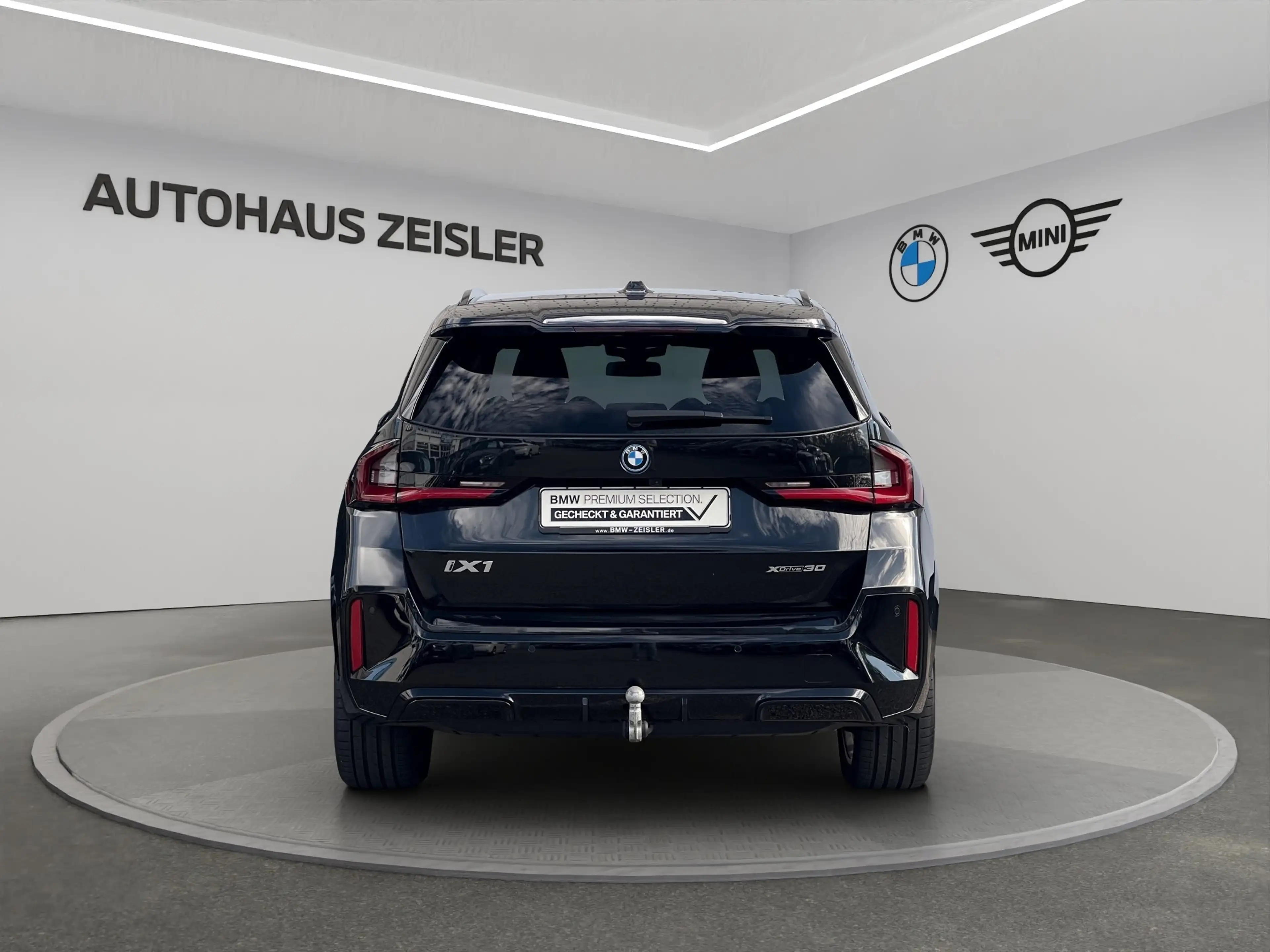 BMW iX1 xDrive30 — photo 6