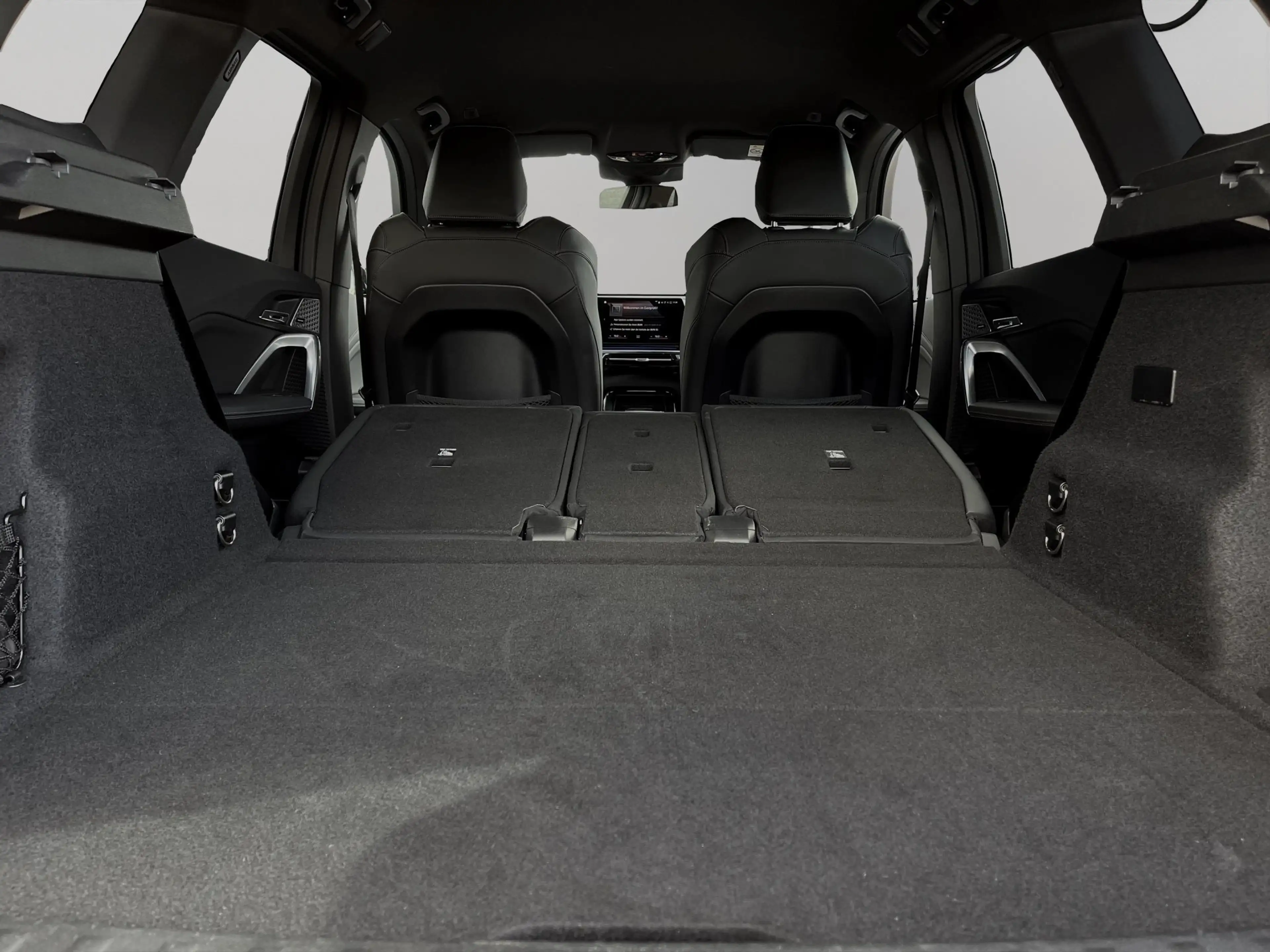 BMW iX1 xDrive30 — photo 14