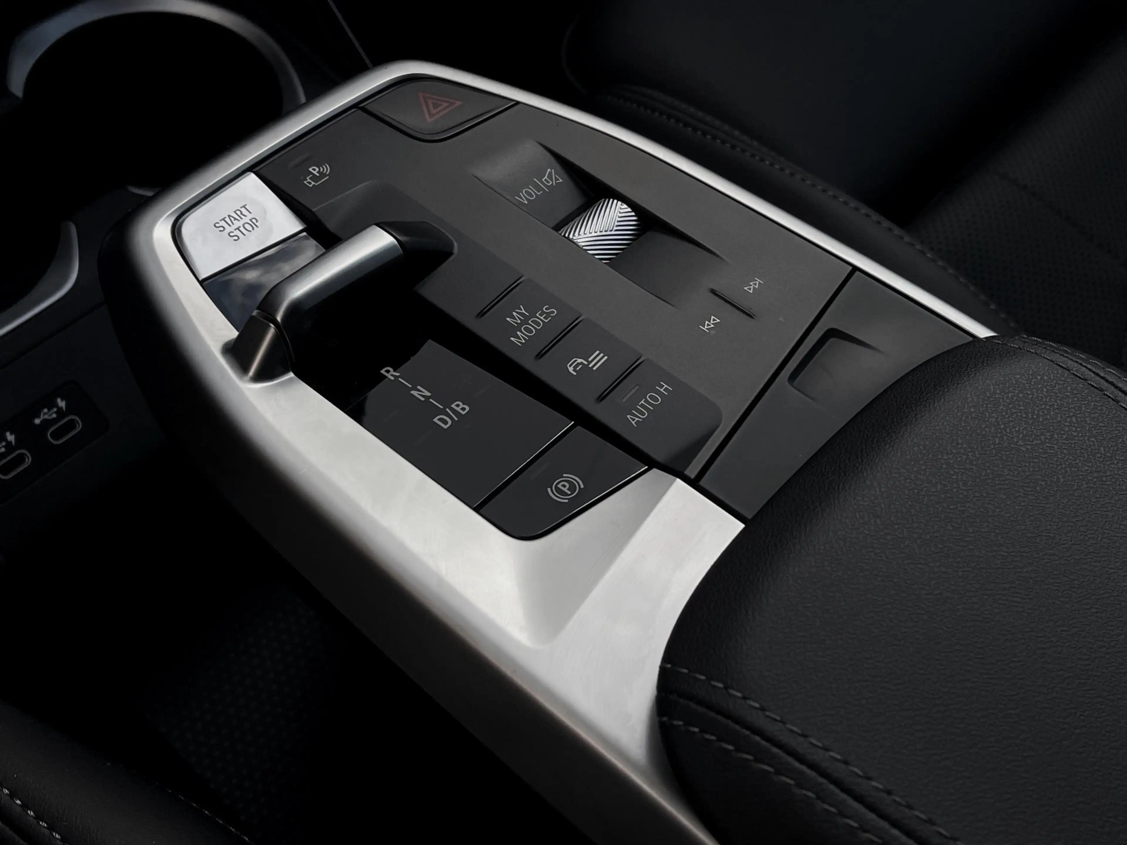 BMW iX1 xDrive30 — photo 10