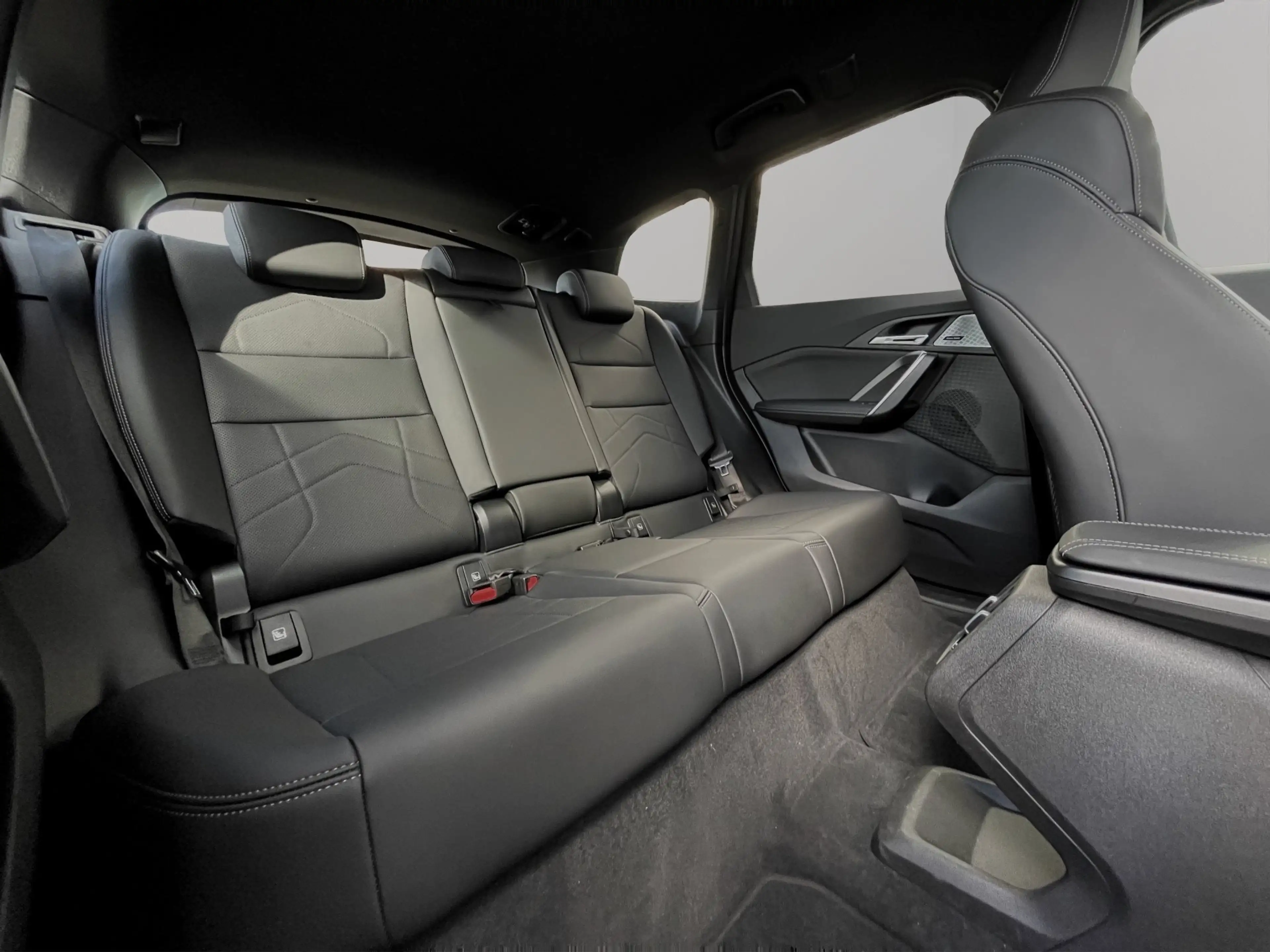 BMW iX1 xDrive30 — photo 13