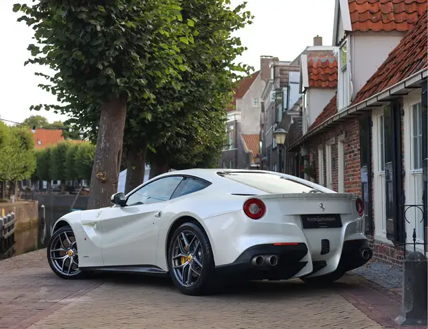 Ferrari F12 view 2