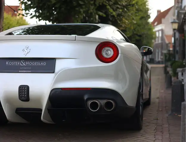 Ferrari F12 view 19