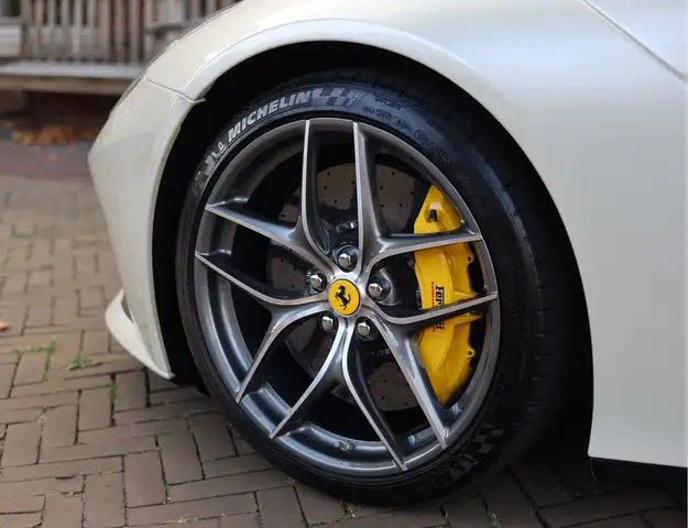 Ferrari F12 view 22