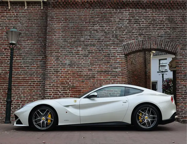 Ferrari F12 view 24