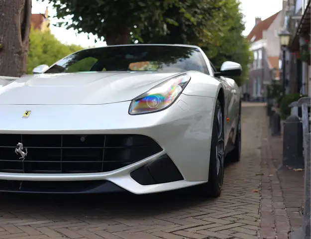 Ferrari F12 view 18