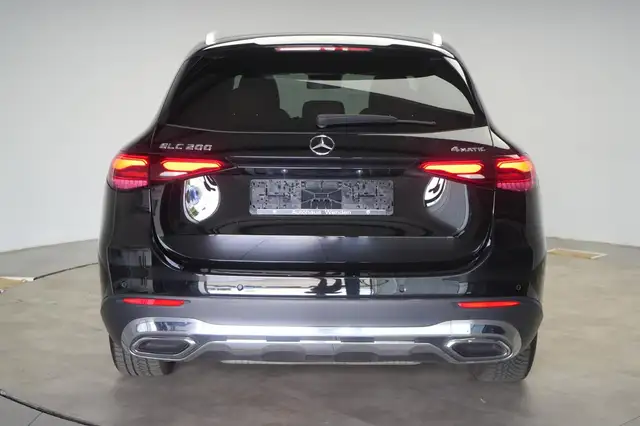 Mercedes-Benz GLC 200 view 5