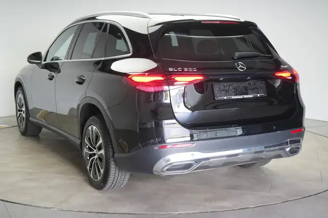 Mercedes-Benz GLC 200 view 4