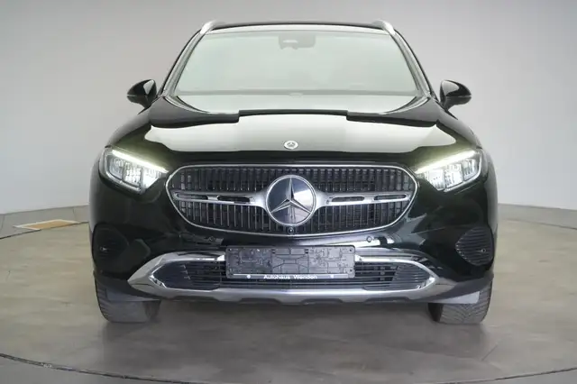 Mercedes-Benz GLC 200 view 2