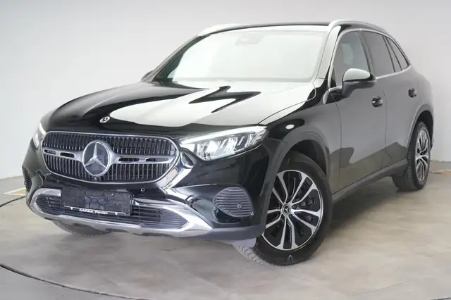 Mercedes-Benz GLC 200 view 3