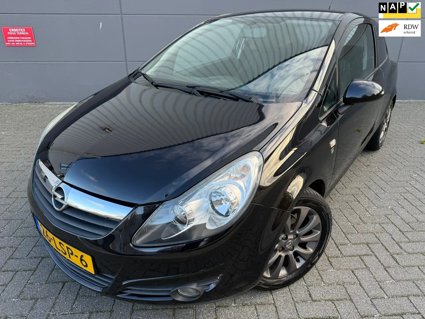 Opel Corsa 1.2-16V '111' Edition*Automaat*1eEigenaar*APK*NAP* Noir - 1