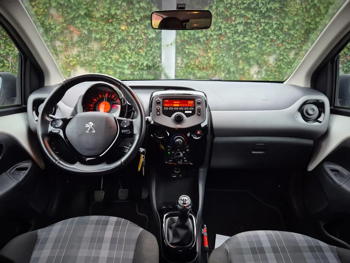 Peugeot 108 1.0 e-VTi Style met Airco / cruisecontrol / blueto Weiß - 2