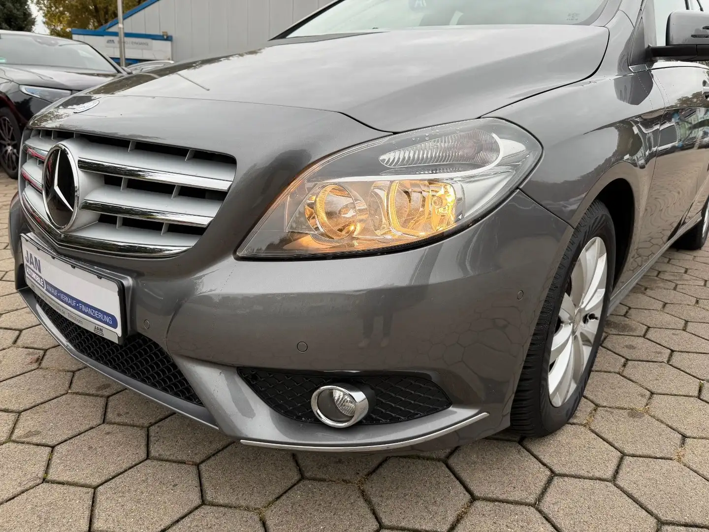 Mercedes-Benz B 180 Navi PDC Klima Allwetterreifen Gris - 2