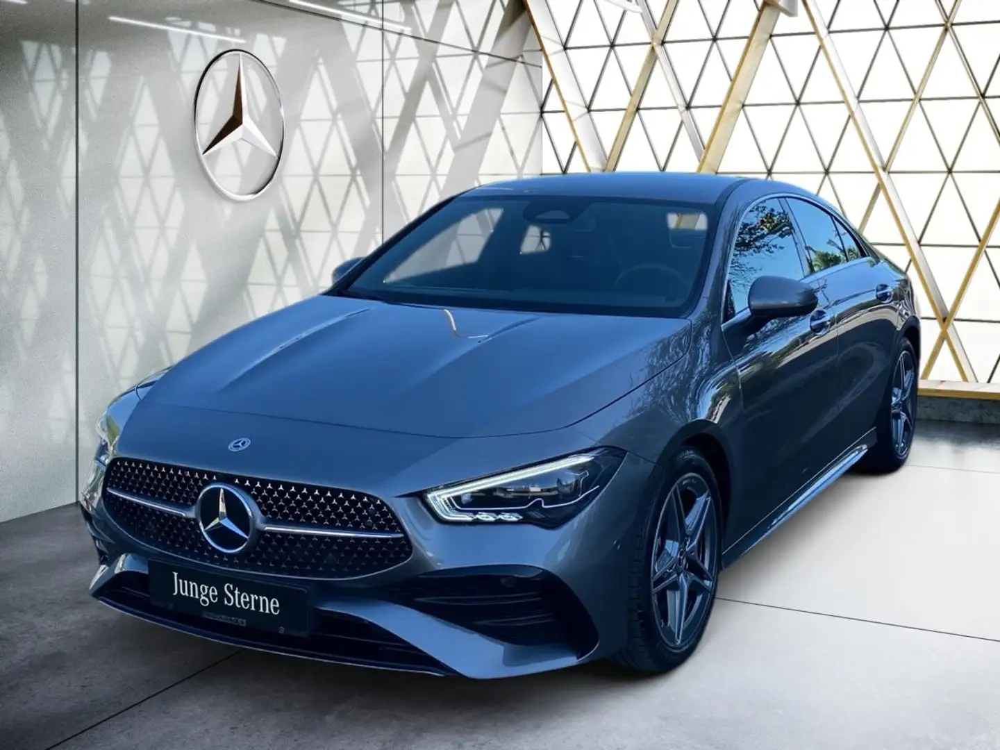 Mercedes-Benz CLA 200 d Coupé AMG AHK*Kam*Keyless-Go*LEDmulti* Grau - 1