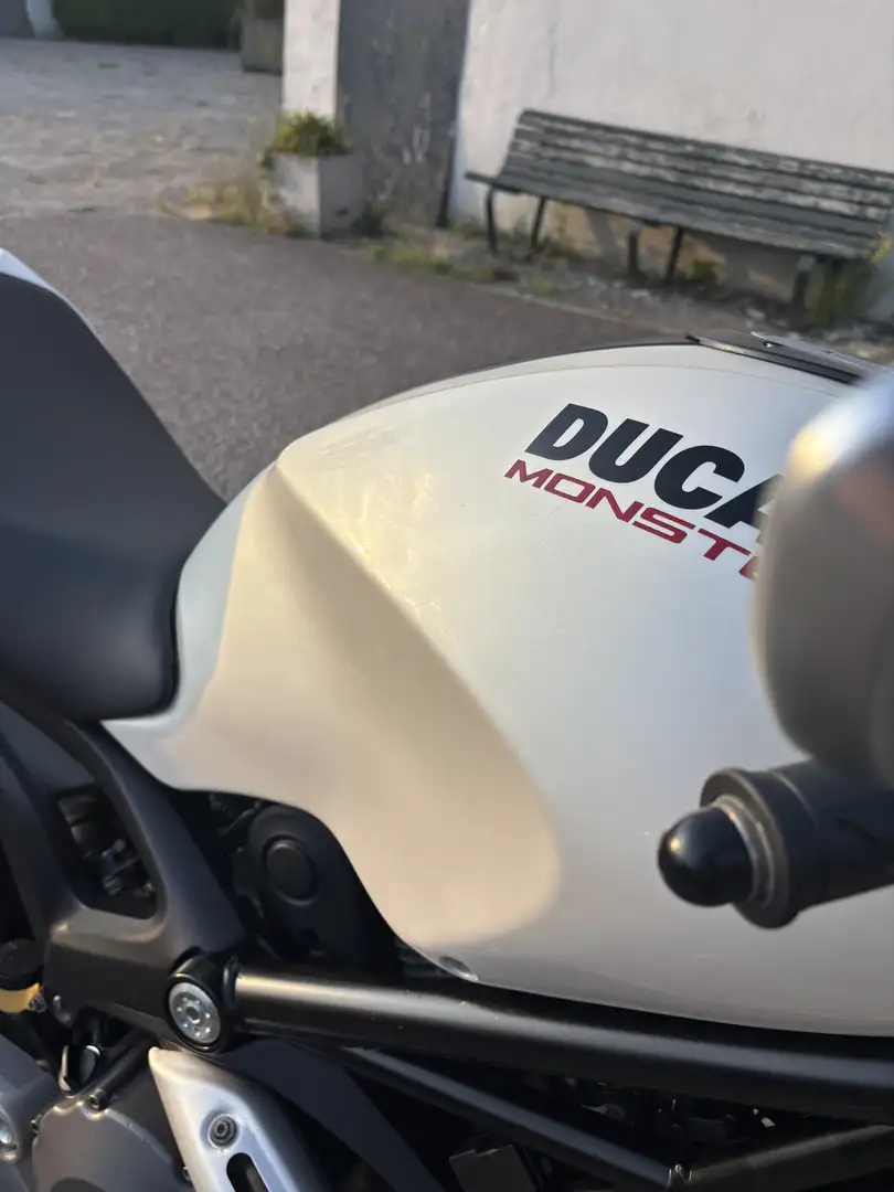 Ducati Monster 696 Wit - 2