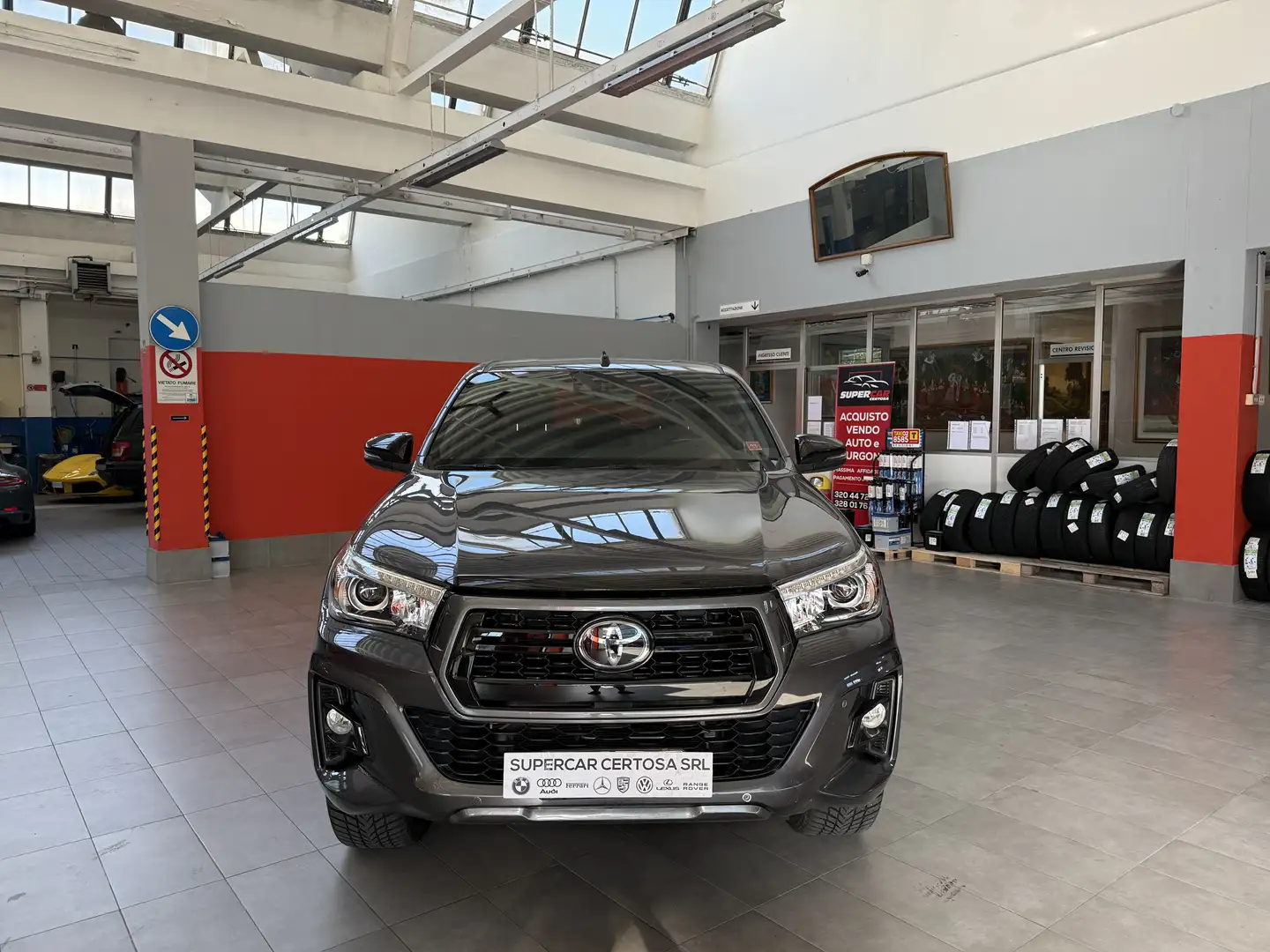 Toyota Hilux 2.4 d-4d double cab Executive 4wd auto Argento - 2