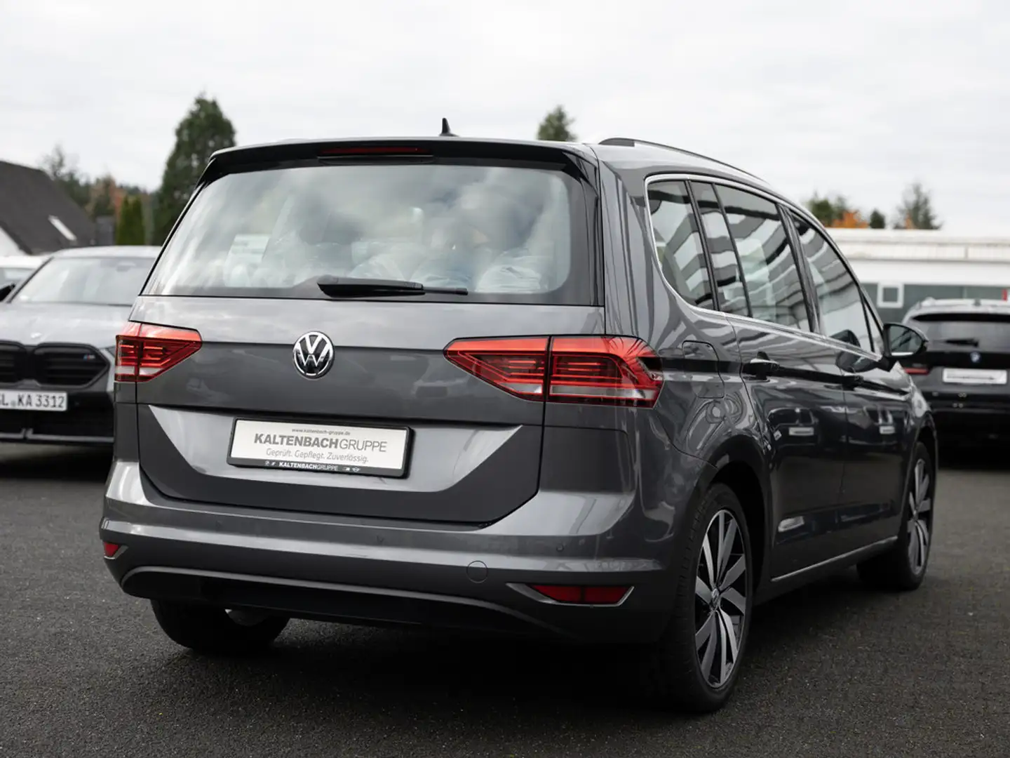 Volkswagen Touran 1.5 TSI Highline PANO LED NAVI LEDER Grau - 2