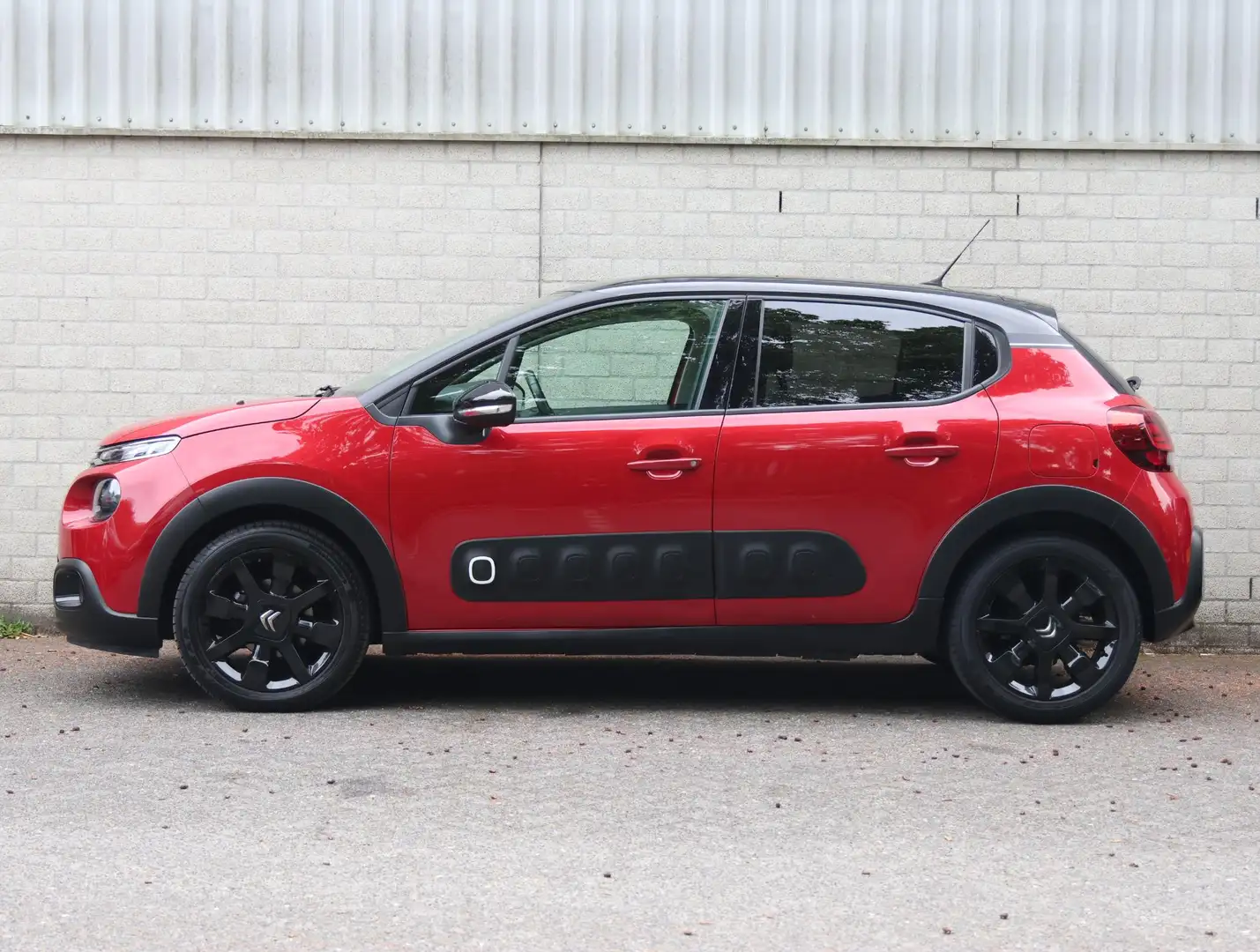 Citroen C3 110PK S&S Shine | Navigatie |Two Tone | Camera | 1 Rood - 2
