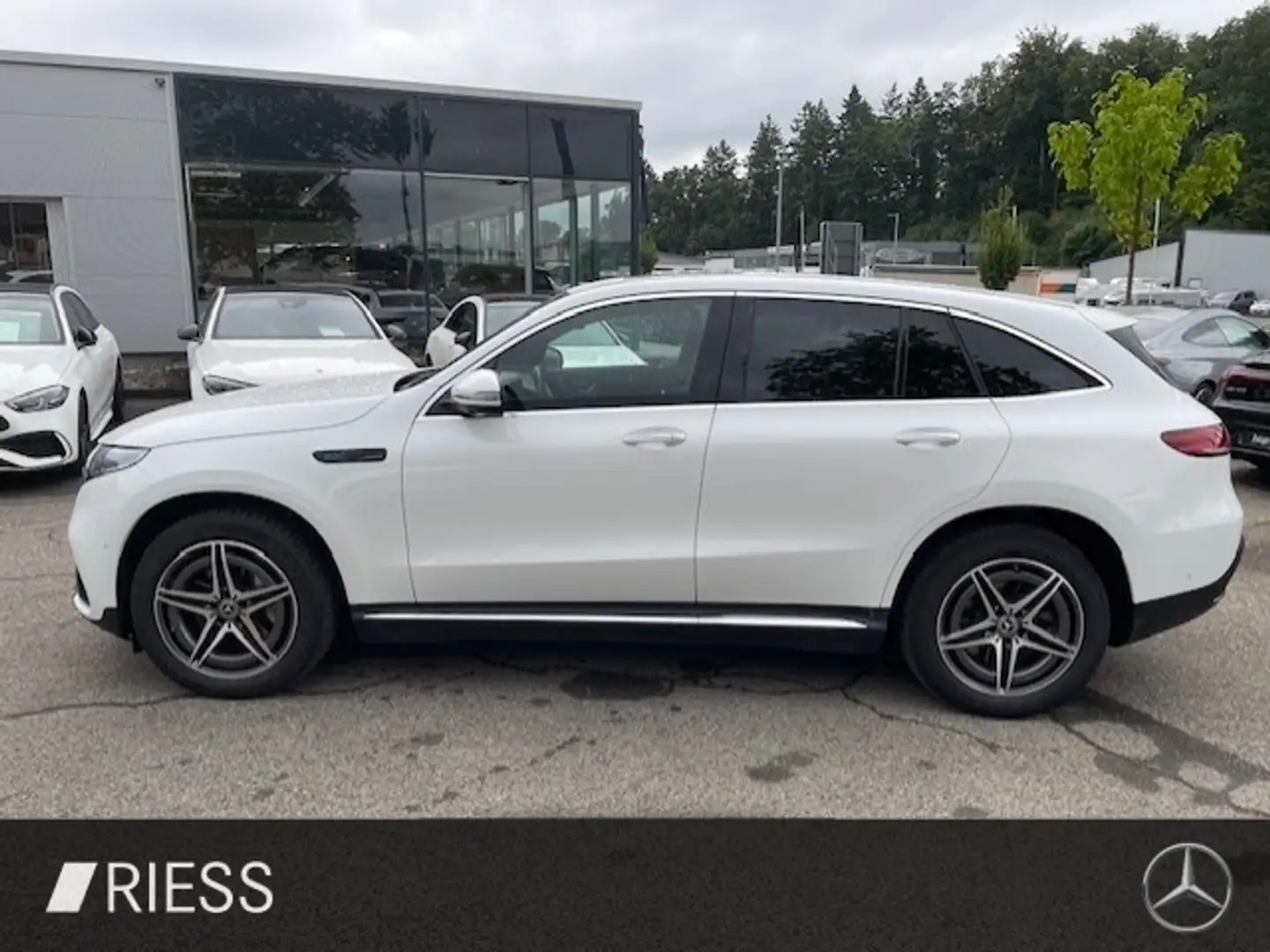 Mercedes-Benz EQC 400 DISTR. MEMORY 360 KAMERA AHK SCHIEBED. HUD White - 2