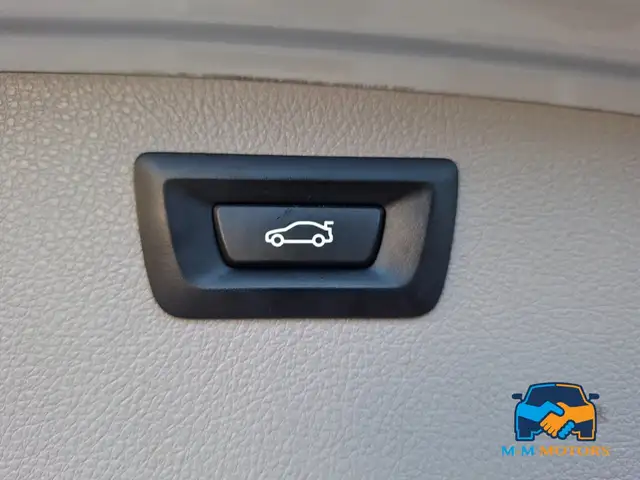 BMW 3 Series view 18