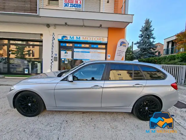 BMW 3 Series view 4